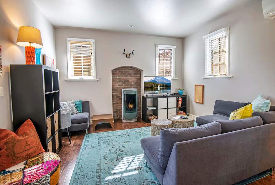 Designer Escape Steps from Drake Park - Bend, Oregon