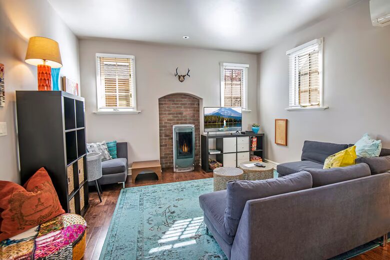 Designer Escape Steps from Drake Park - Bend, Oregon