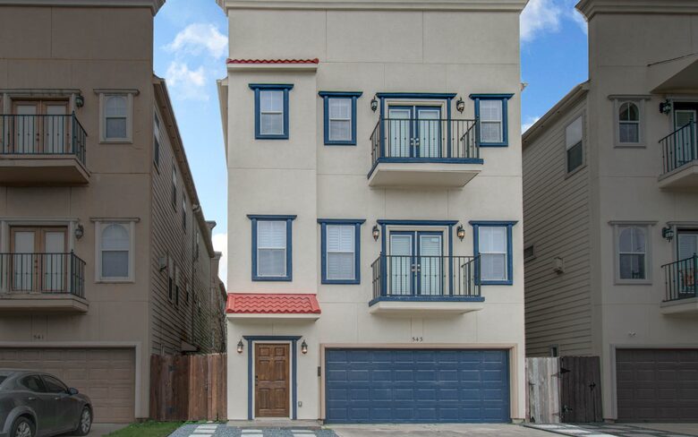 Cozy Heights Retreat - Houston, Texas