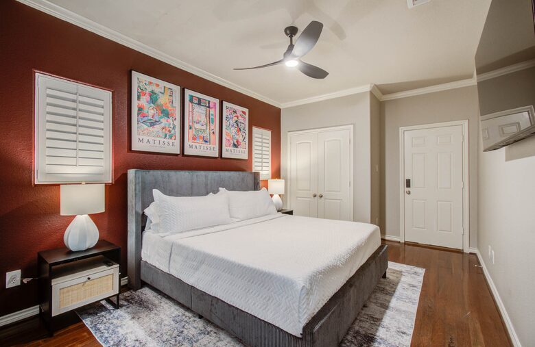 Cozy Heights Retreat - Houston, Texas