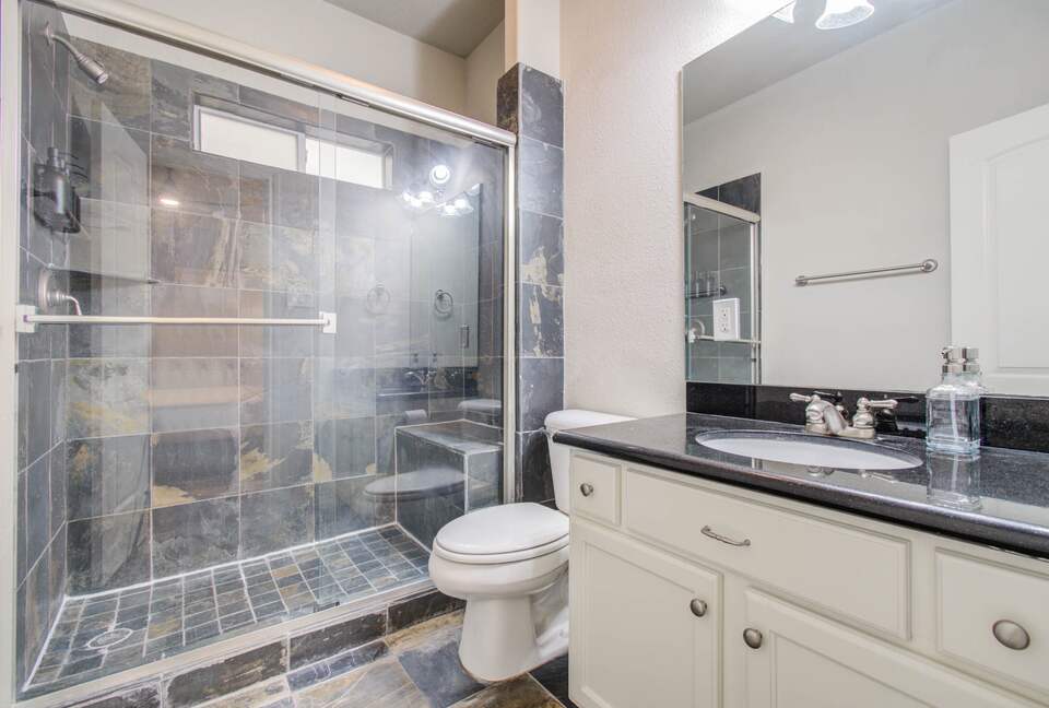 Cozy Heights Retreat - Houston, Texas