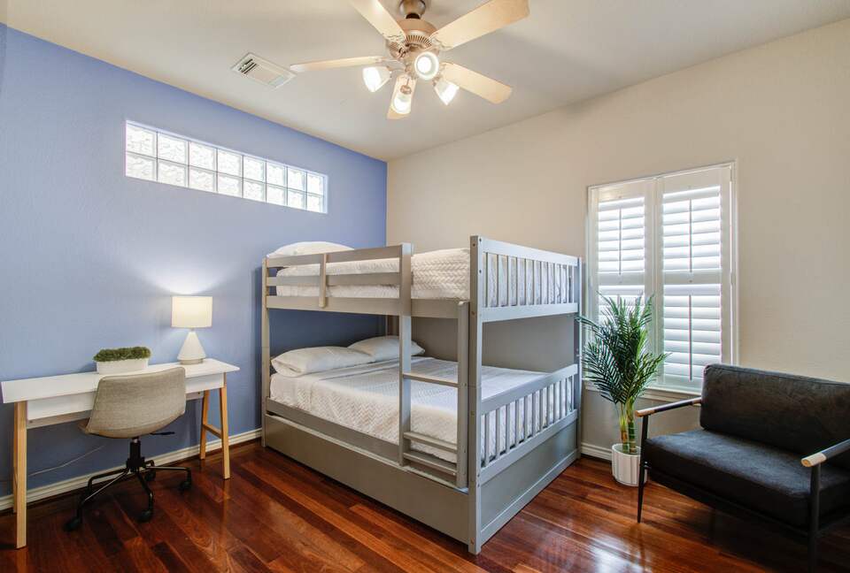 Cozy Heights Retreat - Houston, Texas