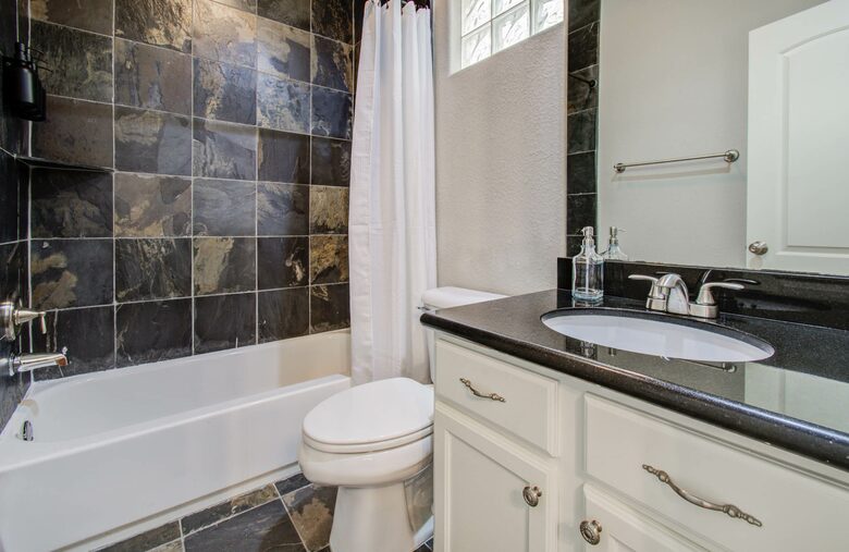 Cozy Heights Retreat - Houston, Texas