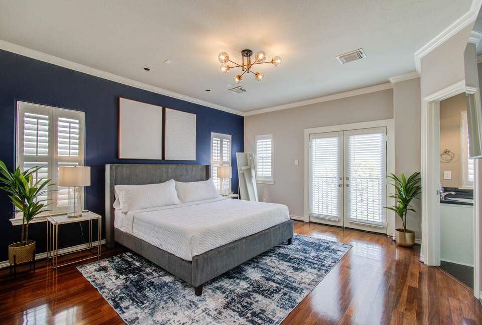 Cozy Heights Retreat - Houston, Texas