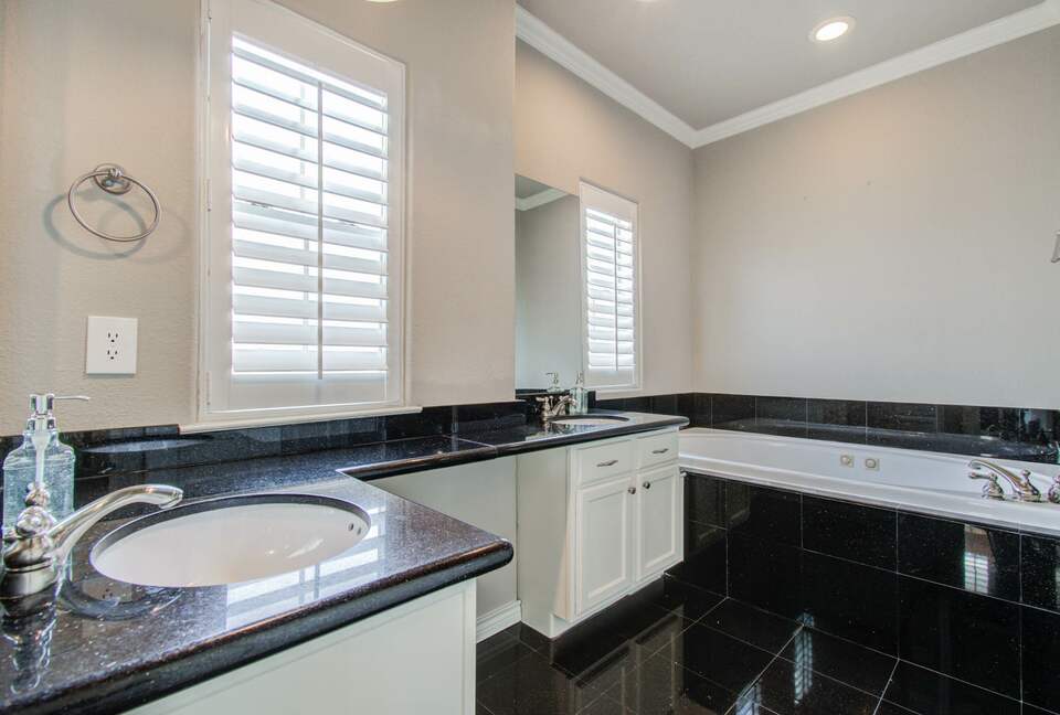 Cozy Heights Retreat - Houston, Texas