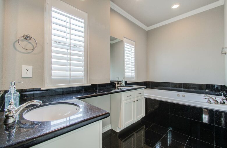 Cozy Heights Retreat - Houston, Texas