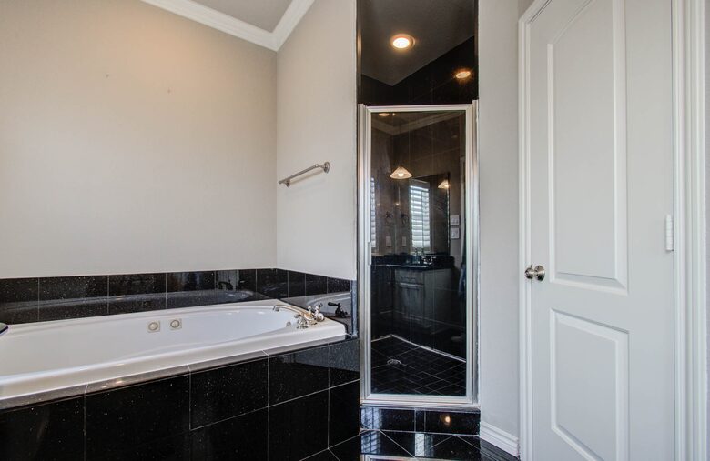 Cozy Heights Retreat - Houston, Texas