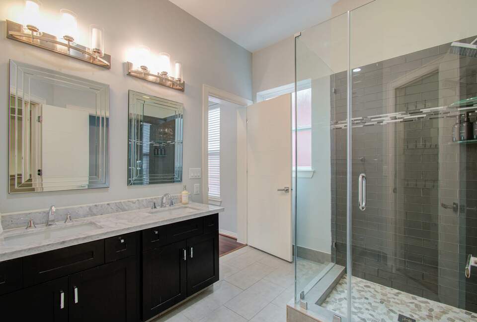 Walkable Houston Retreat with Modern Comforts - Houston, Texas