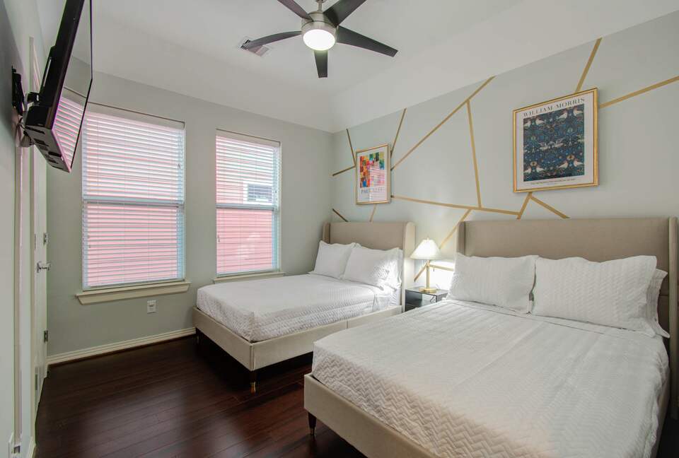 Walkable Houston Retreat with Modern Comforts - Houston, Texas