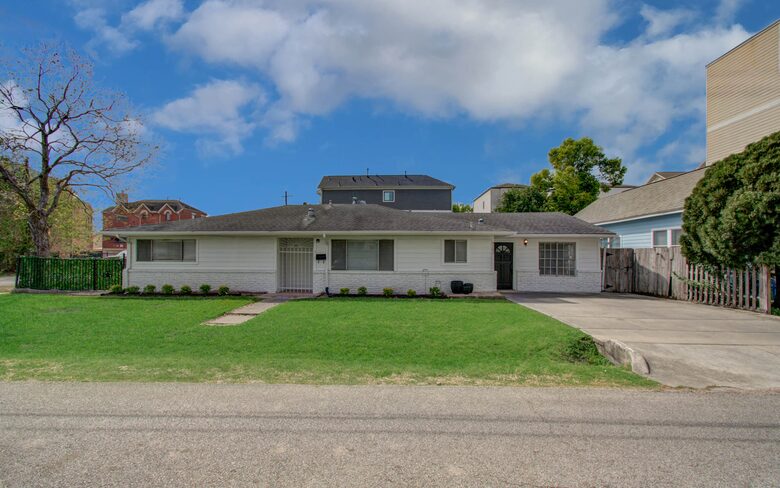 Charming Heights Bungalow with Expansive Backyard - Houston, Texas