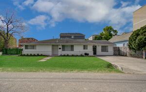 Charming Heights Bungalow with Expansive Backyard - Houston, Texas