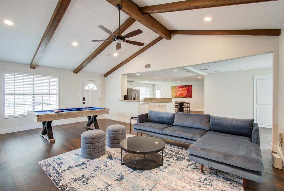 Charming Heights Bungalow with Expansive Backyard - Houston, Texas