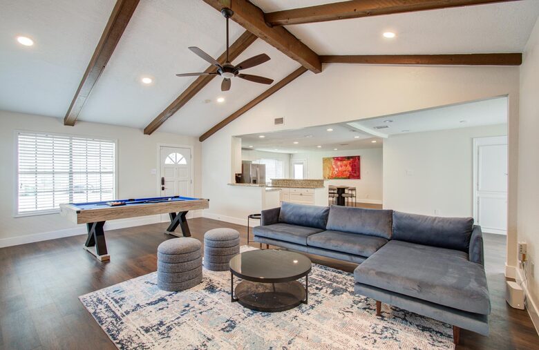 Charming Heights Bungalow with Expansive Backyard - Houston, Texas