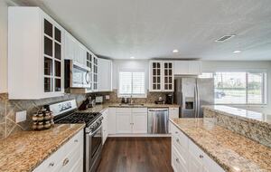 Charming Heights Bungalow with Expansive Backyard - Houston, Texas