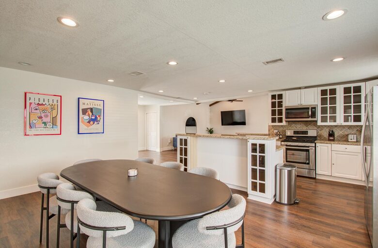 Charming Heights Bungalow with Expansive Backyard - Houston, Texas