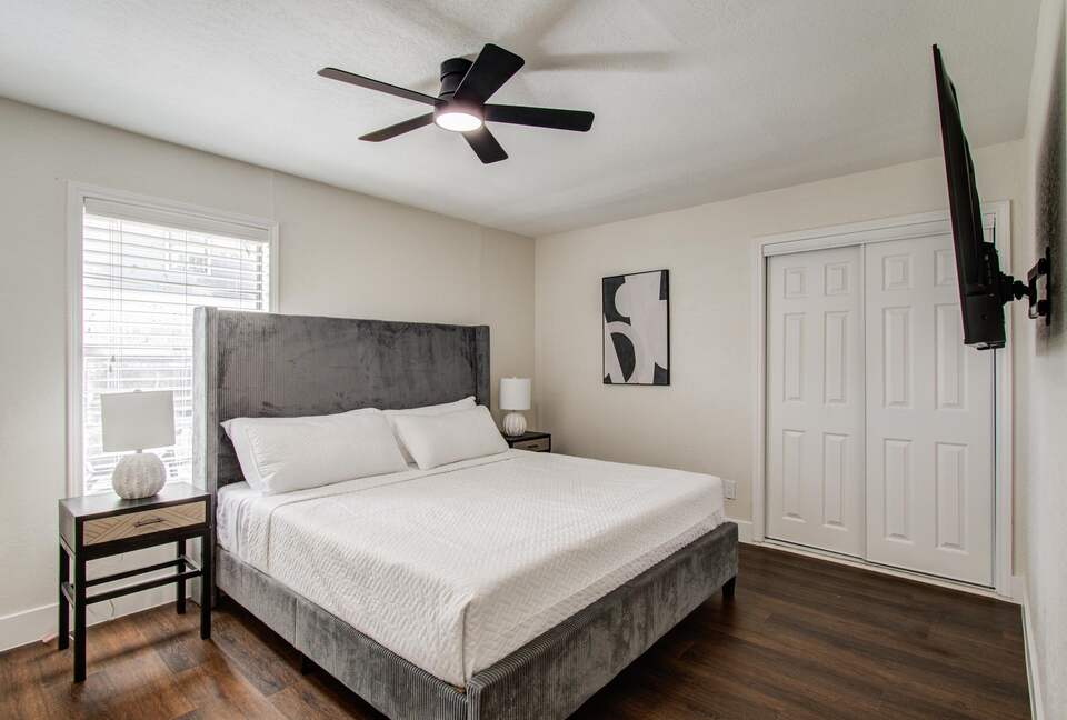 Charming Heights Bungalow with Expansive Backyard - Houston, Texas