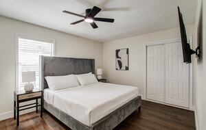 Charming Heights Bungalow with Expansive Backyard - Houston, Texas