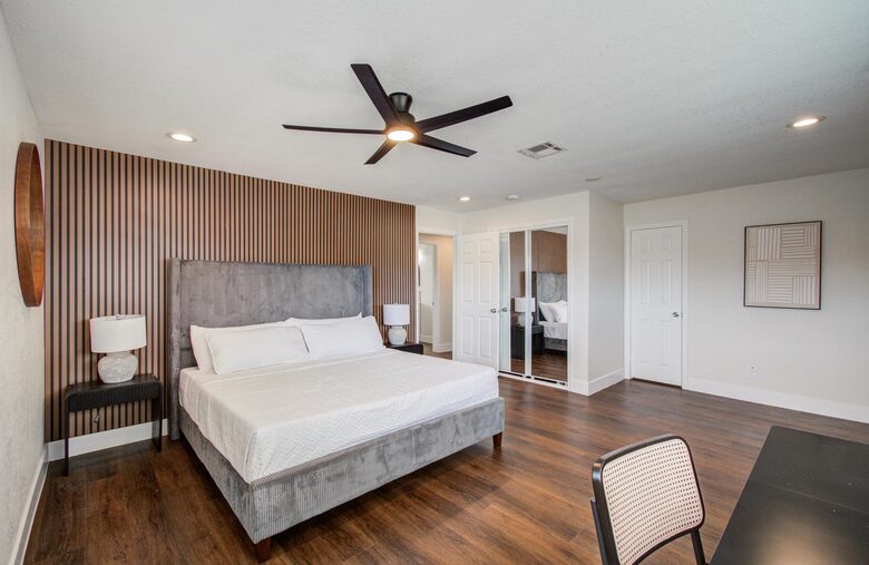 Charming Heights Bungalow with Expansive Backyard - Houston, Texas