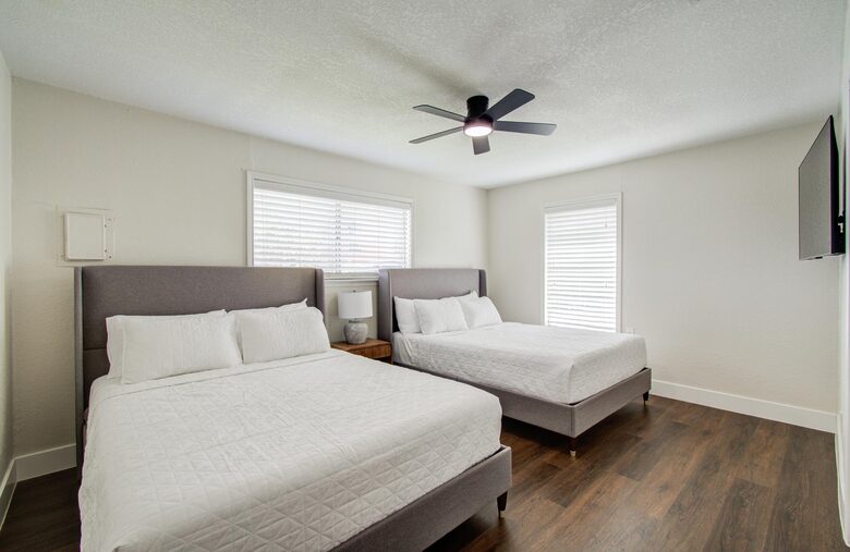 Charming Heights Bungalow with Expansive Backyard - Houston, Texas