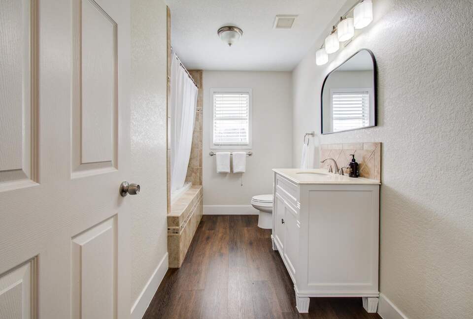 Charming Heights Bungalow with Expansive Backyard - Houston, Texas