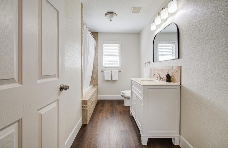 Charming Heights Bungalow with Expansive Backyard - Houston, Texas