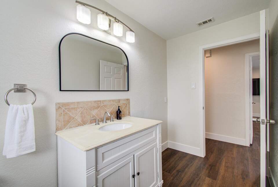 Charming Heights Bungalow with Expansive Backyard - Houston, Texas