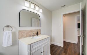 Charming Heights Bungalow with Expansive Backyard - Houston, Texas