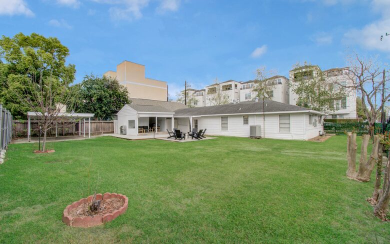 Charming Heights Bungalow with Expansive Backyard - Houston, Texas