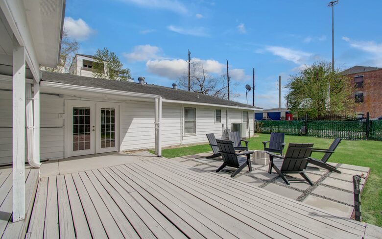Charming Heights Bungalow with Expansive Backyard - Houston, Texas