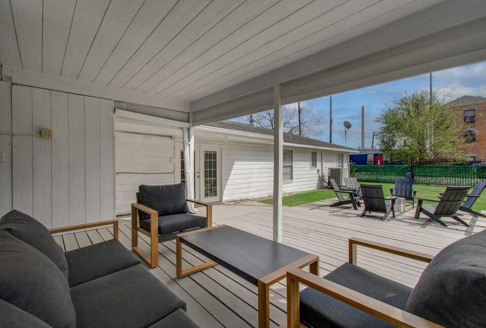 Charming Heights Bungalow with Expansive Backyard - Houston, Texas