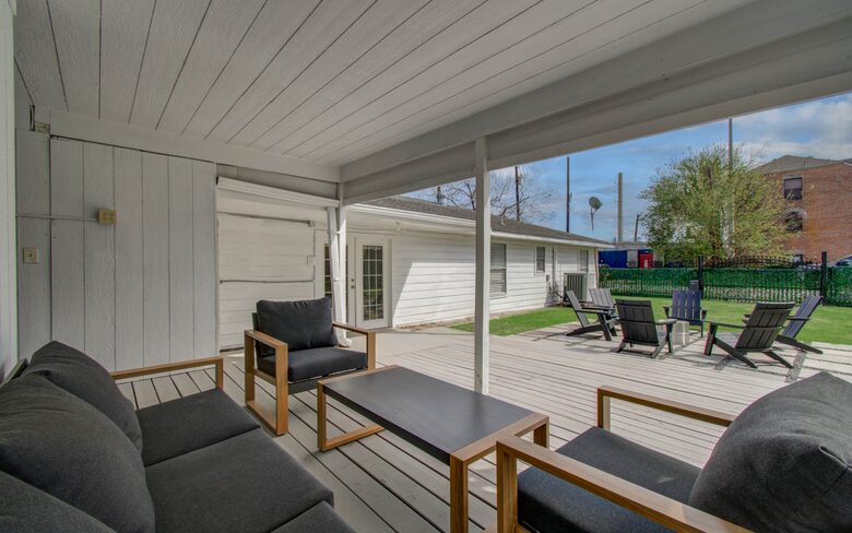 Charming Heights Bungalow with Expansive Backyard - Houston, Texas