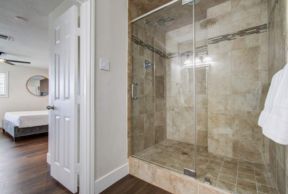 Charming Heights Bungalow with Expansive Backyard - Houston, Texas