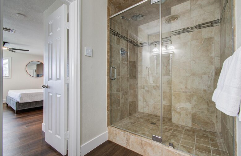 Charming Heights Bungalow with Expansive Backyard - Houston, Texas