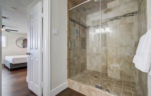 Charming Heights Bungalow with Expansive Backyard - Houston, Texas