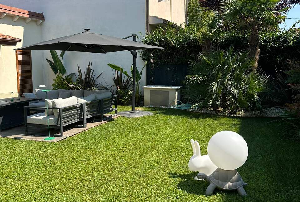 Forte dei Marmi Villa with Independent Guest Residence - Forte Dei Marmi, Italy