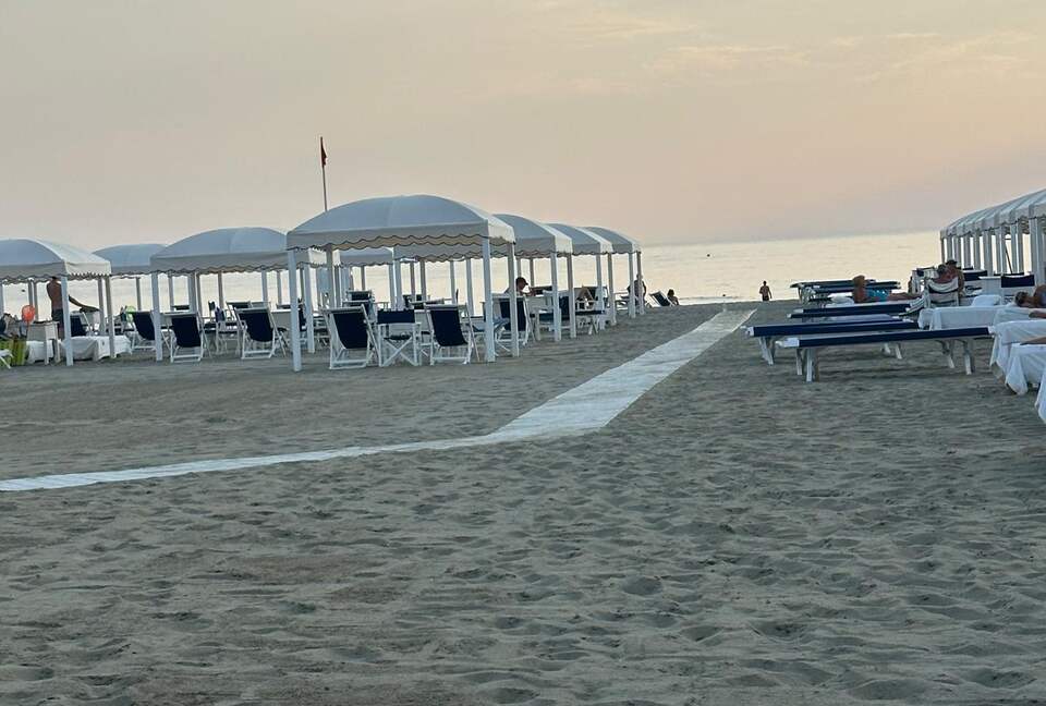 Forte dei Marmi Villa with Independent Guest Residence - Forte Dei Marmi, Italy