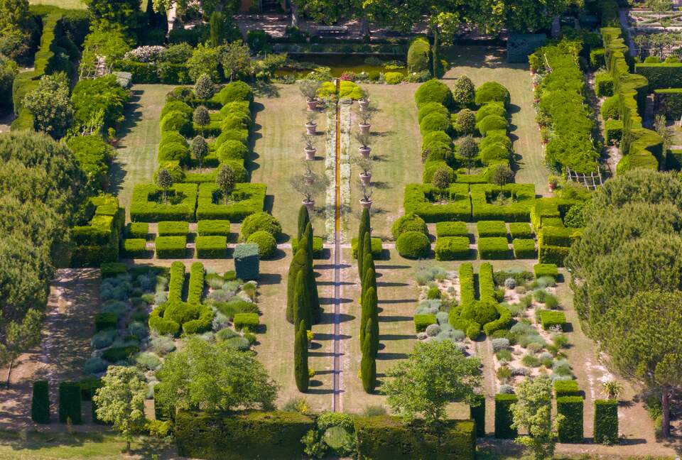 Les Confines: An Enchanting Provençal Estate of Timeless Elegance (R) - Noves, France