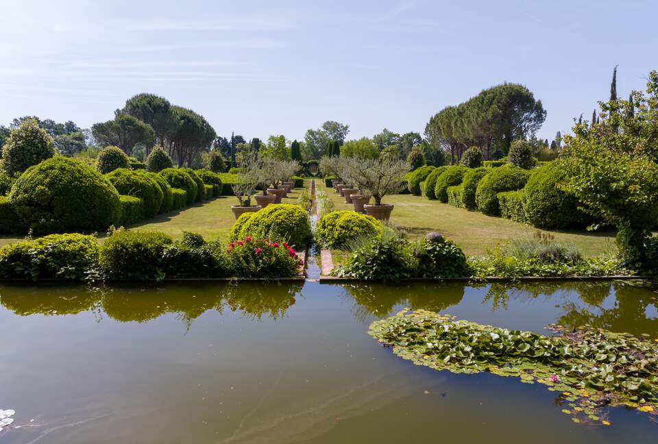 Les Confines: An Enchanting Provençal Estate of Timeless Elegance (R) - Noves, France
