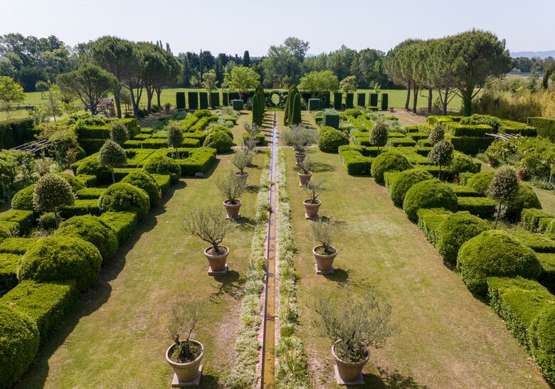 Les Confines: An Enchanting Provençal Estate of Timeless Elegance (R) - Noves, France