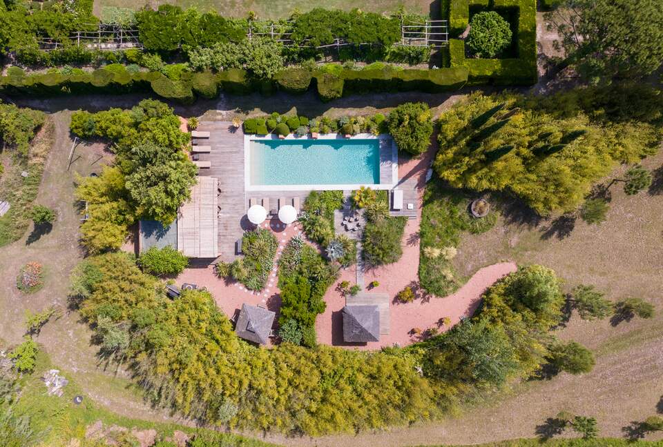 Les Confines: An Enchanting Provençal Estate of Timeless Elegance (R) - Noves, France