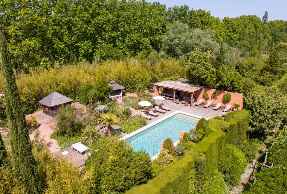 Les Confines: An Enchanting Provençal Estate of Timeless Elegance (R) - Noves, France
