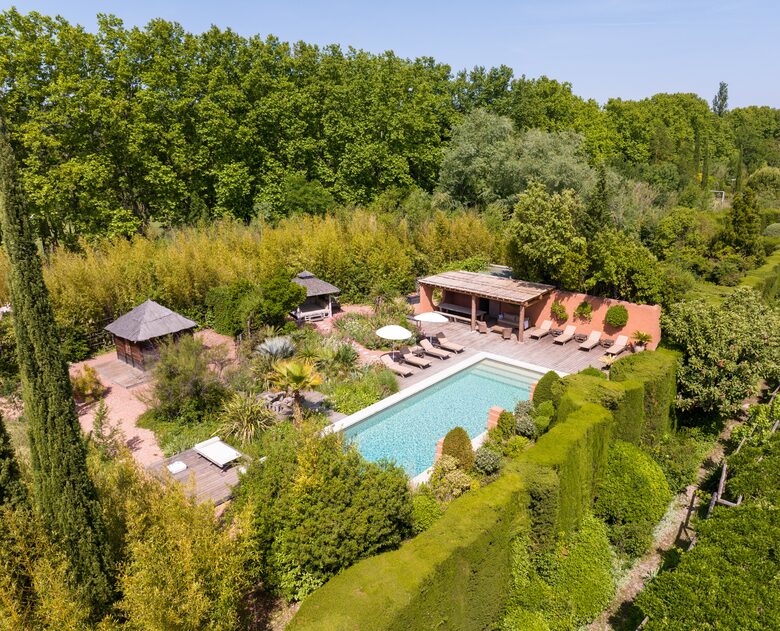 Les Confines: An Enchanting Provençal Estate of Timeless Elegance (R) - Noves, France