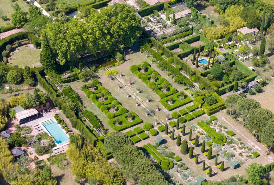 Les Confines: An Enchanting Provençal Estate of Timeless Elegance (R) - Noves, France