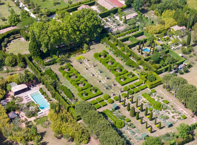 Les Confines: An Enchanting Provençal Estate of Timeless Elegance (R) - Noves, France