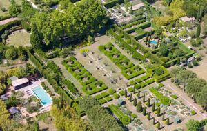 Les Confines: An Enchanting Provençal Estate of Timeless Elegance (R)