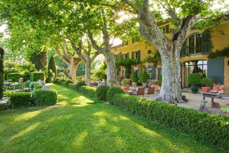 Les Confines: An Enchanting Provençal Estate of Timeless Elegance (R) - Noves, France