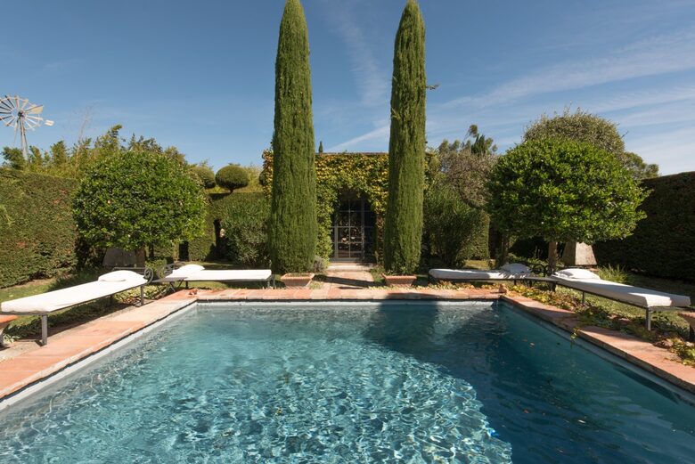 Les Confines: An Enchanting Provençal Estate of Timeless Elegance (R) - Noves, France