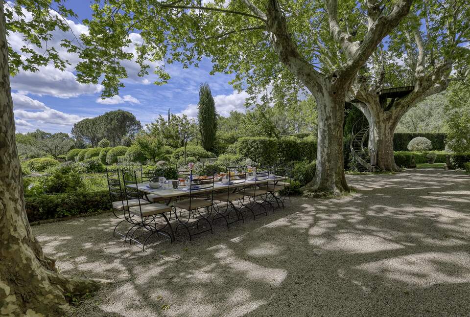 Les Confines: An Enchanting Provençal Estate of Timeless Elegance (R) - Noves, France
