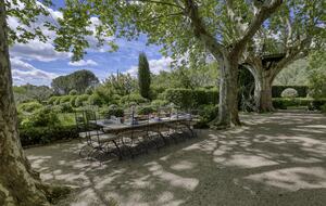 Les Confines: An Enchanting Provençal Estate of Timeless Elegance (R)