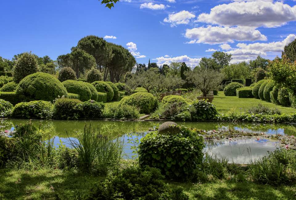 Les Confines: An Enchanting Provençal Estate of Timeless Elegance (R) - Noves, France